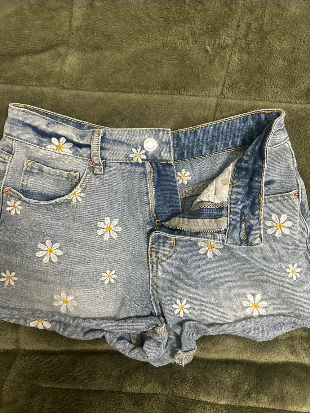 Angel Kiss Light Blue Denim Daisy Embroidered Shorts